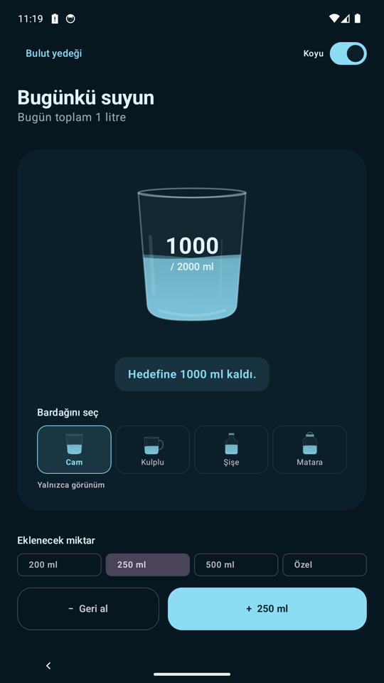 Sutakibi home screen in the dark theme: a glass filled to 1000 of 2000 ml, vessel choices and amount buttons